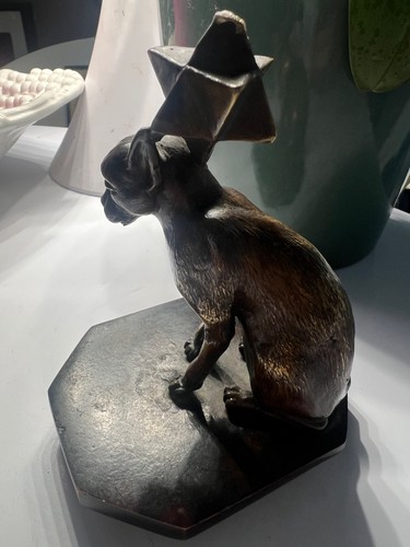 Sehr seltsame bronze katze mit - sehr,