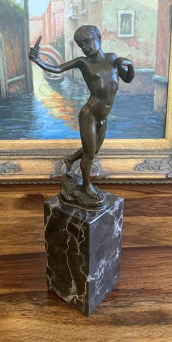 Bronzefigur junge mit - bronzefigur,