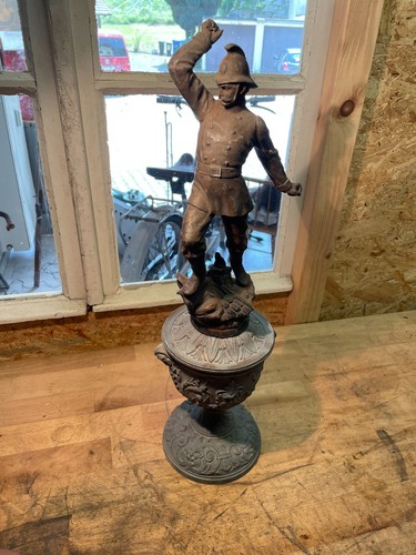 Antike feuerwehrmann skulptur - feuerwehrmann,