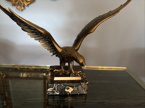 Bronze adler auf marmorsockel - adler,